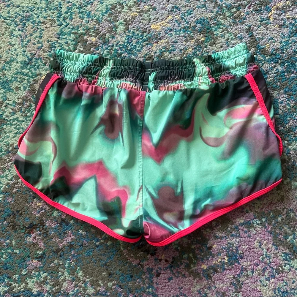 🏃♀️Sweaty Betty Shorts🏃♀️ - Picture 4 of 7